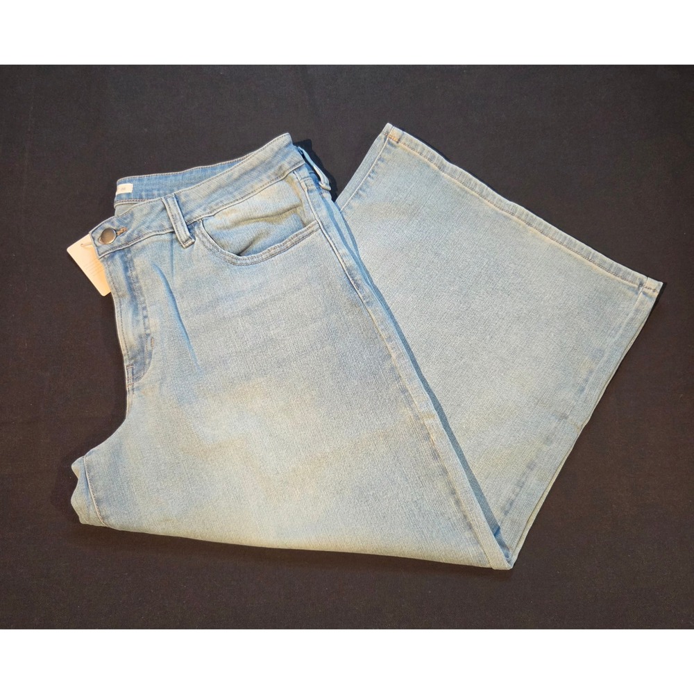 Altar'd State Wide Crop Leg Jeans Light Wash High Rise Size 33 NWT